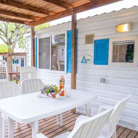 Happy Camp Mobile Homes In Butterfly Camping Village بسكييرا ديل غاردا المظهر الخارجي الصورة