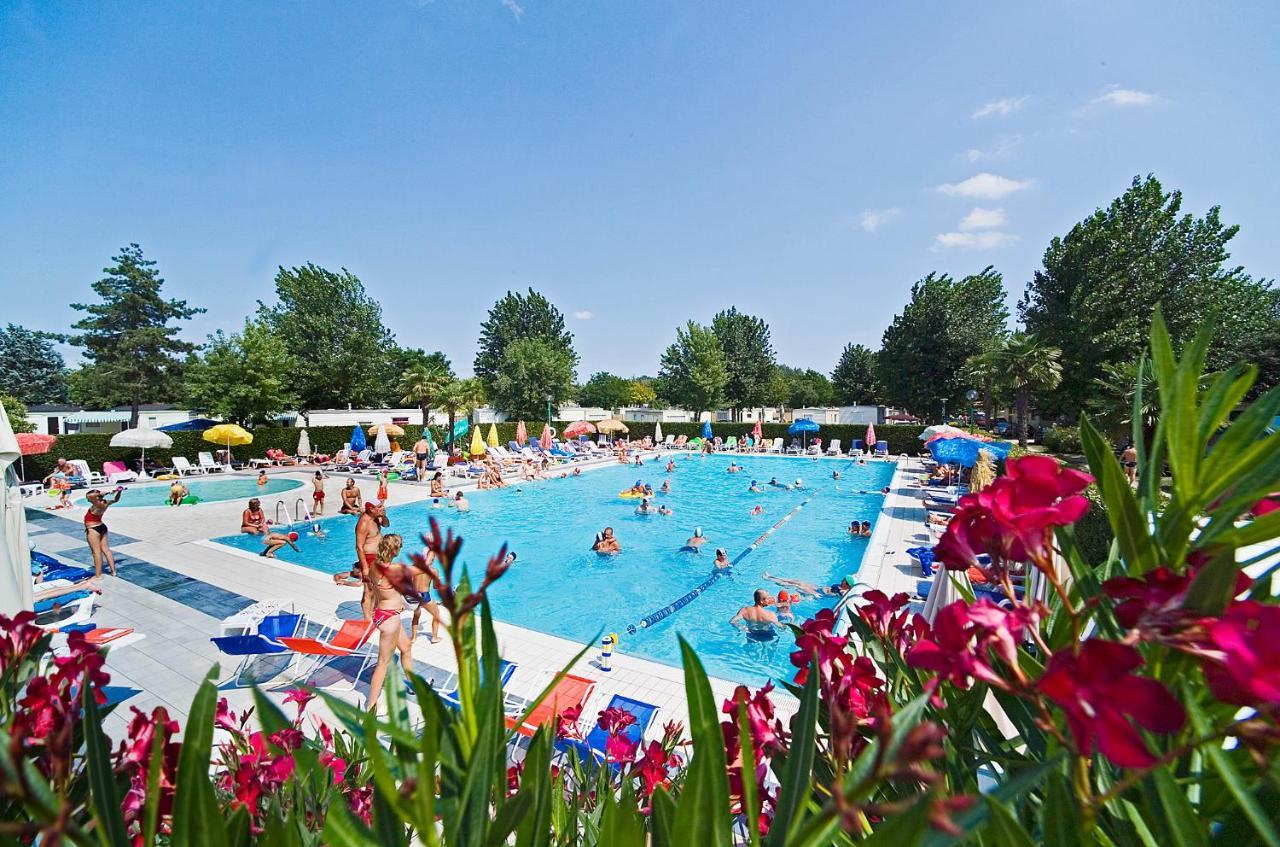 Happy Camp Mobile Homes In Butterfly Camping Village بسكييرا ديل غاردا المظهر الخارجي الصورة